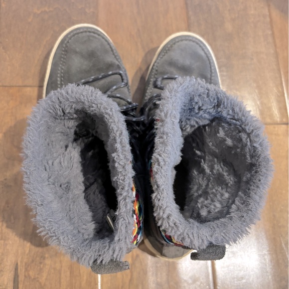 Toms Alpine Booties - Picture 7 of 9
